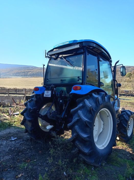 Продавам два броя трактори Ls,