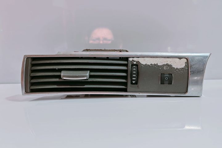 Grila ventilatie stanga 4F1820901B Audi A6 4F/C6