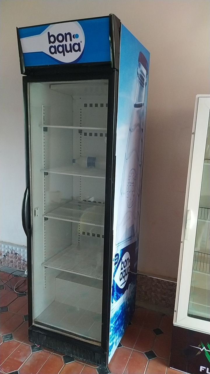 Vitrina xolodilnik sotiladi
