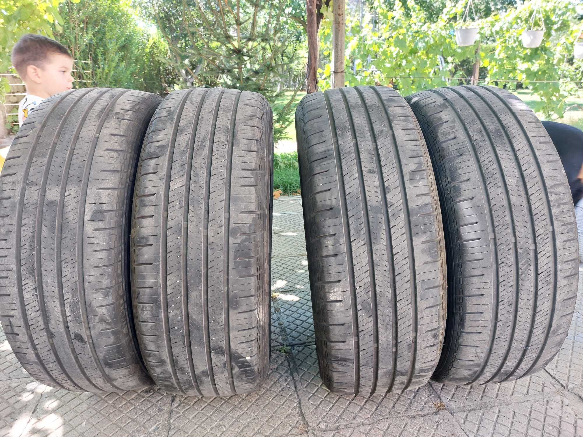 Гуми 225/ 55 R19 21година на 8000км