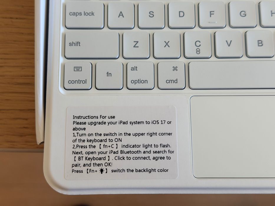 Клавиатура / кейс за iPad Pro 11" 2024 M4 еквивалент на Magic Keyboard