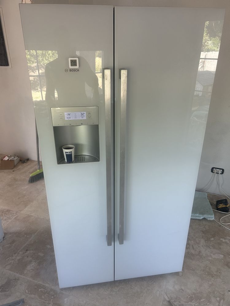 Combina frigorifica Bosch KAD62S20 Side-By-Side, usi de sticla alba