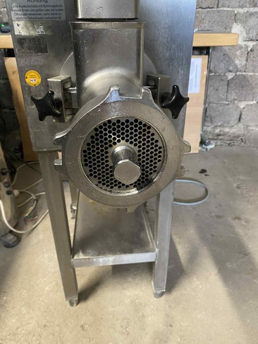 Професионален Волф, Месомелачка