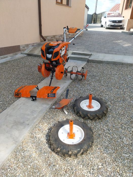 Vând Motosapa Ruris 915k preț 4200 lei , negociabil