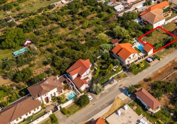 Loc de casa Aradul Nou