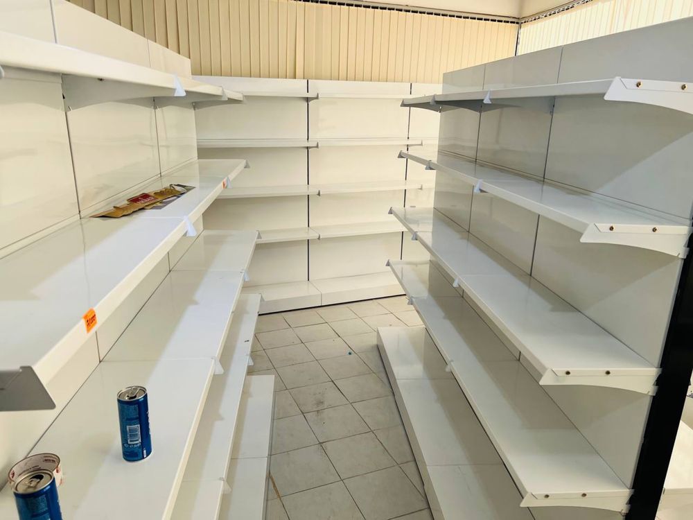 Холодильники 2 штук витрины для магазина почти новая  продам