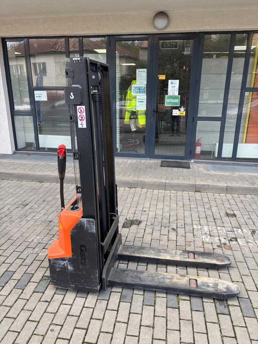 Inchiriem Transpalet electric - ridicare 2,9 m - capacitate 1200 kg