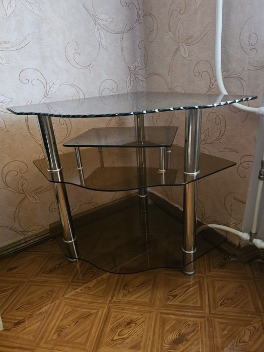Продам тумбу  под Телевизор в отличном состояний