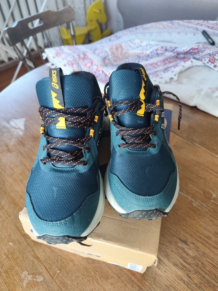 Маратонки ASICS gel-venture 10