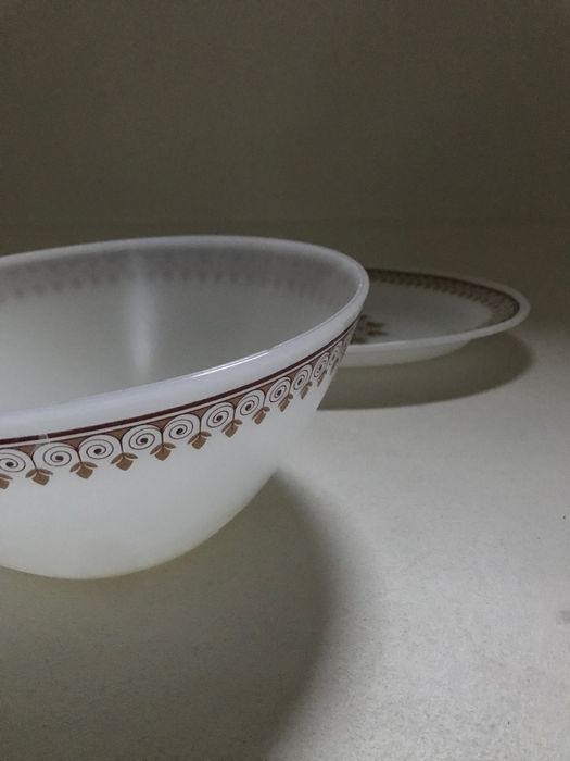 Platou tort. Tava prajituri. Platou portelan. Castron supa / salata.