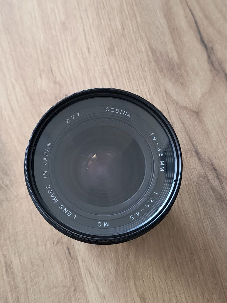 Cosina 19-35 mm за Nikon