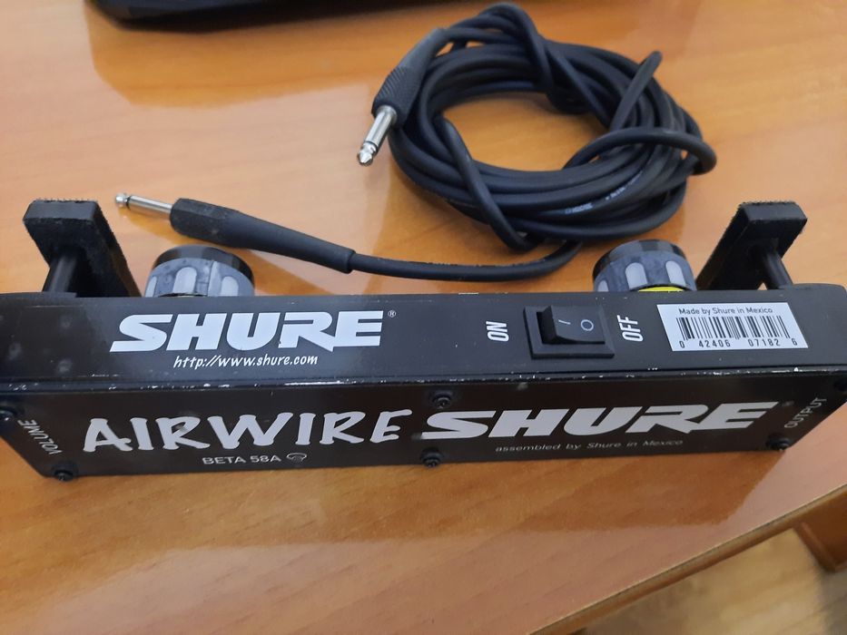 Microfon ( doza] pentru acordeon SHURE
