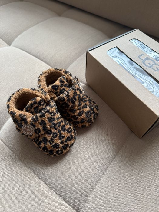 Чисто нови детски обувки UGG размер 18