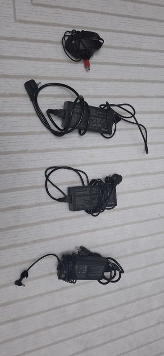 Зарядки для ноутбуков Asus. на запчасти/для ремонта. Неисправны.