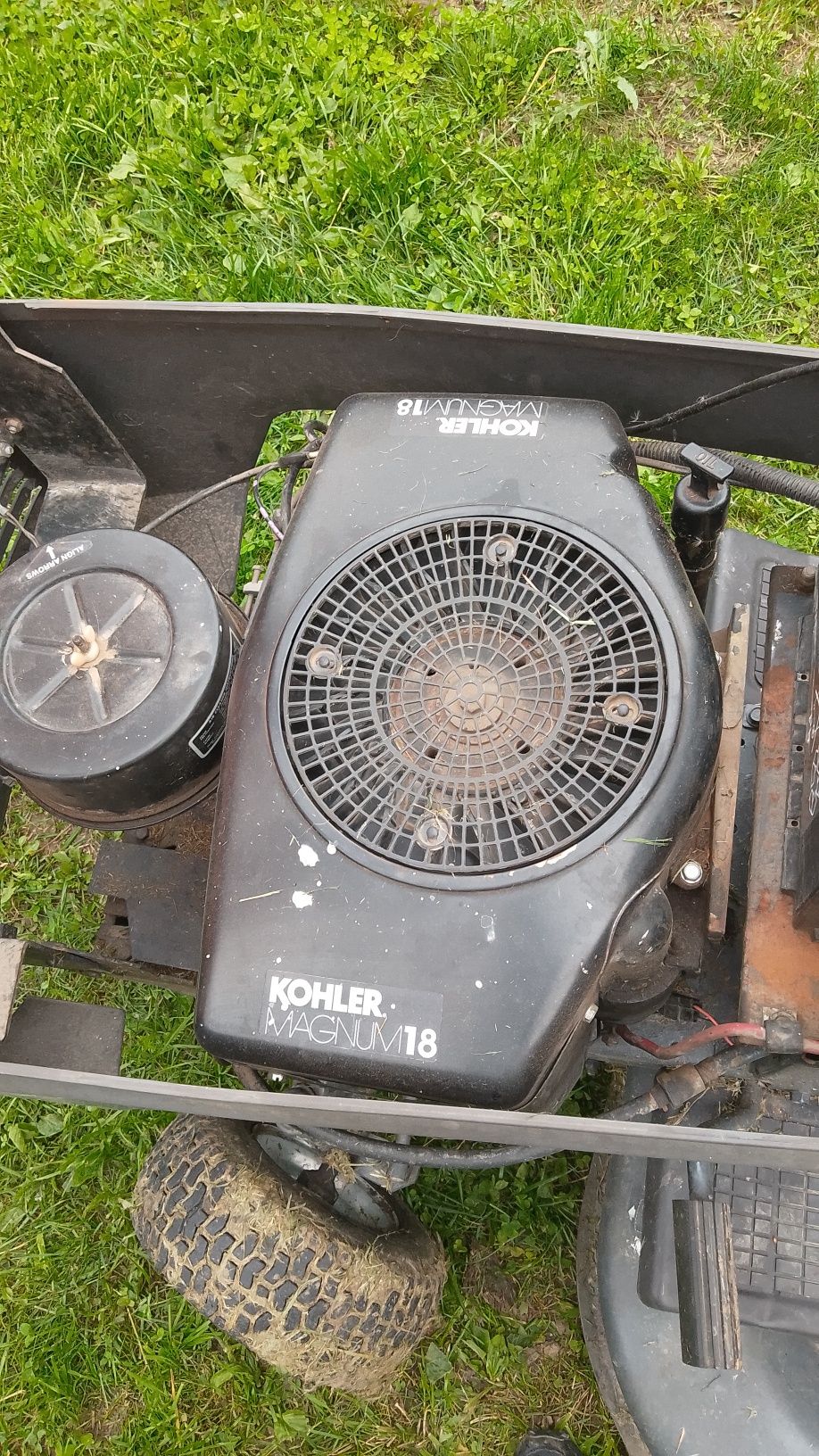 Vând tractoraș Husqvarna de 18 cp