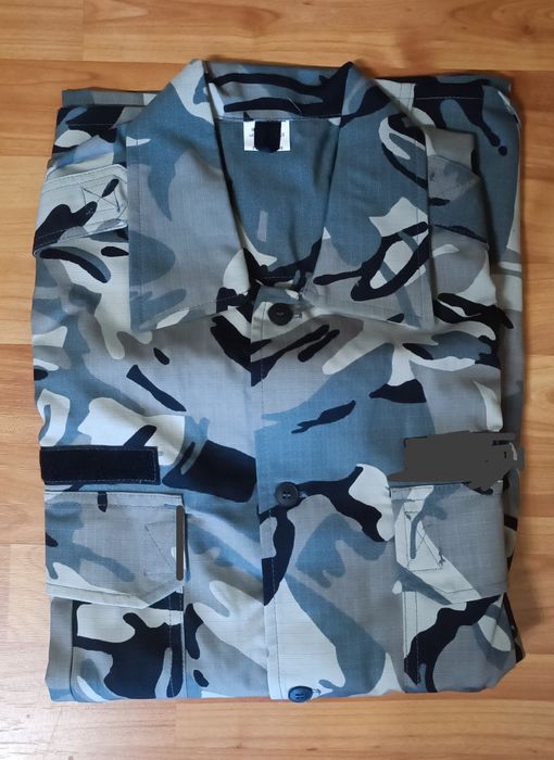 Камуфлажна риза.