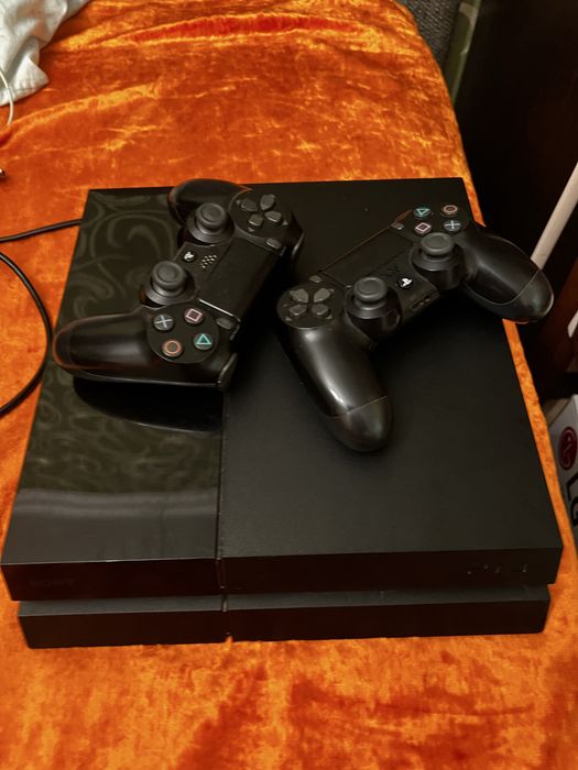 Продам Ps4 fat в хорошем состояний