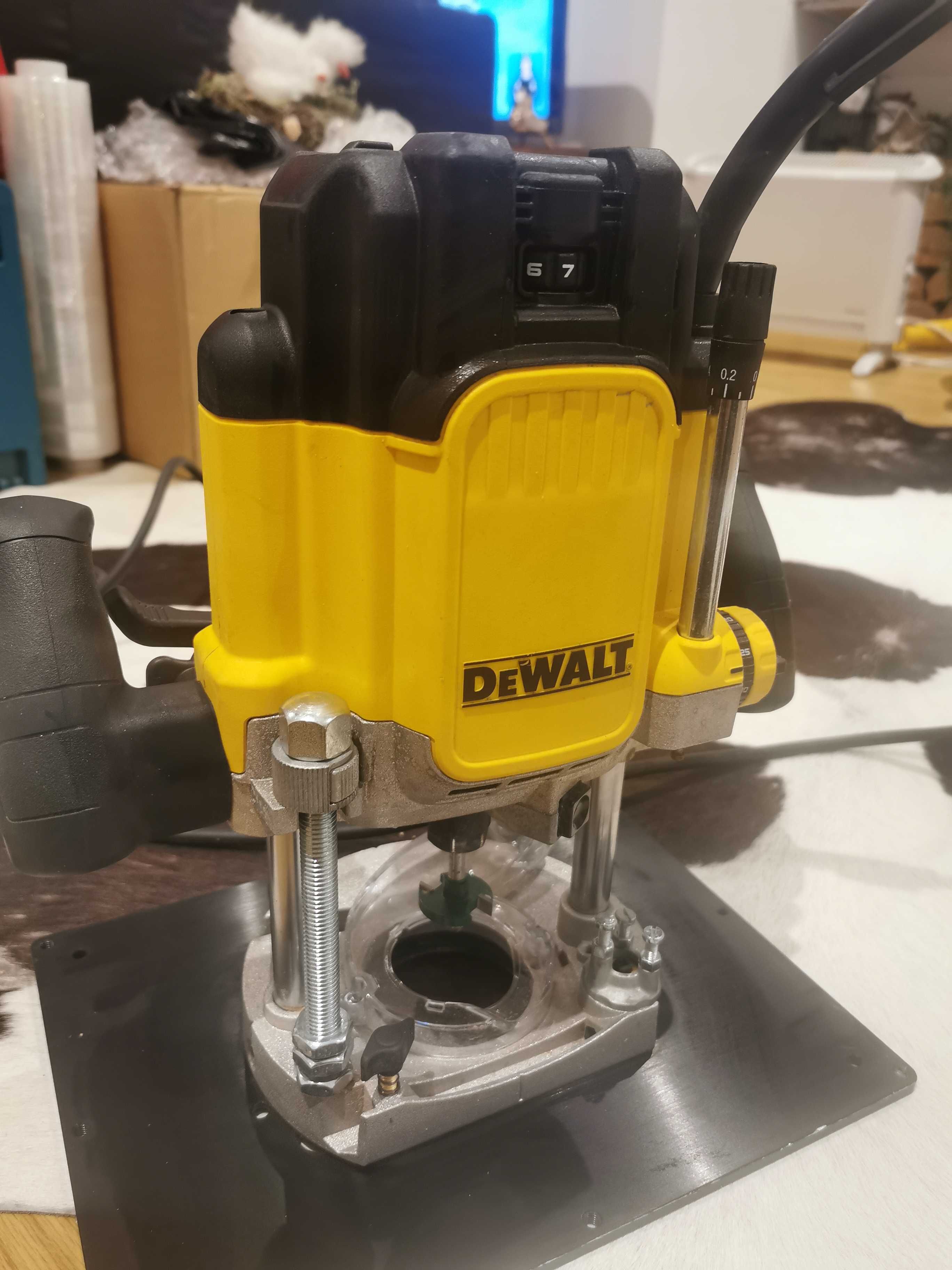 Оберфреза DEWALT DWE625