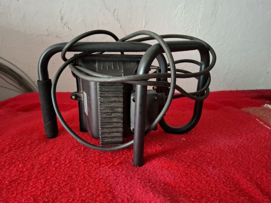Lampă cu halogen 12
