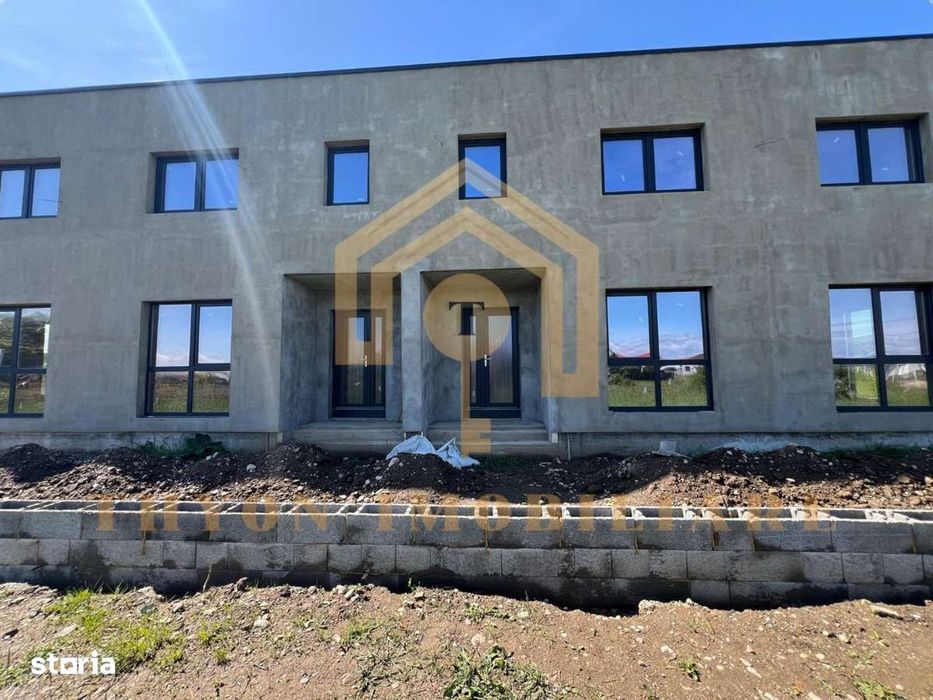 Se Vinde Ansamblu De Doua Duplexuri Drumul Petrestiului