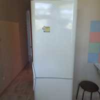 Холодильник двухкамерный Индезит  в отличном состоянии