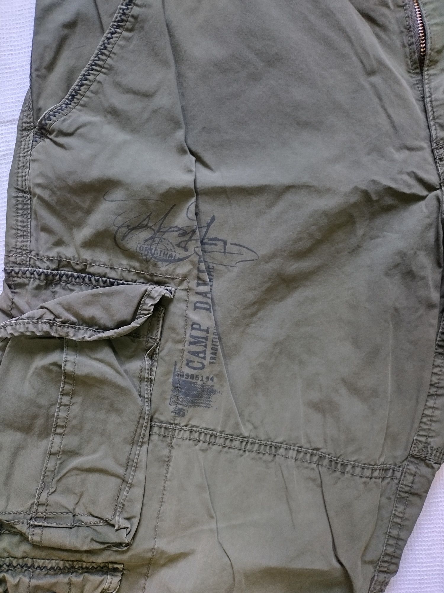 Pantaloni scurți (tip cargo). Camp David