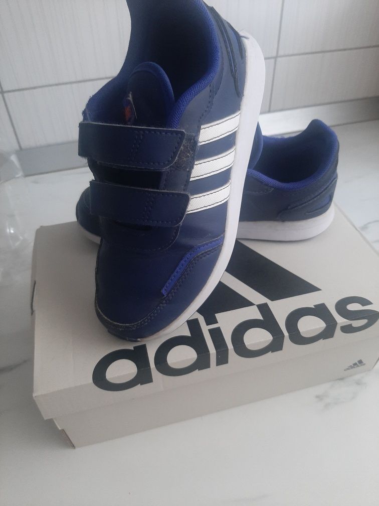 Pantofi dport Adidas , 32