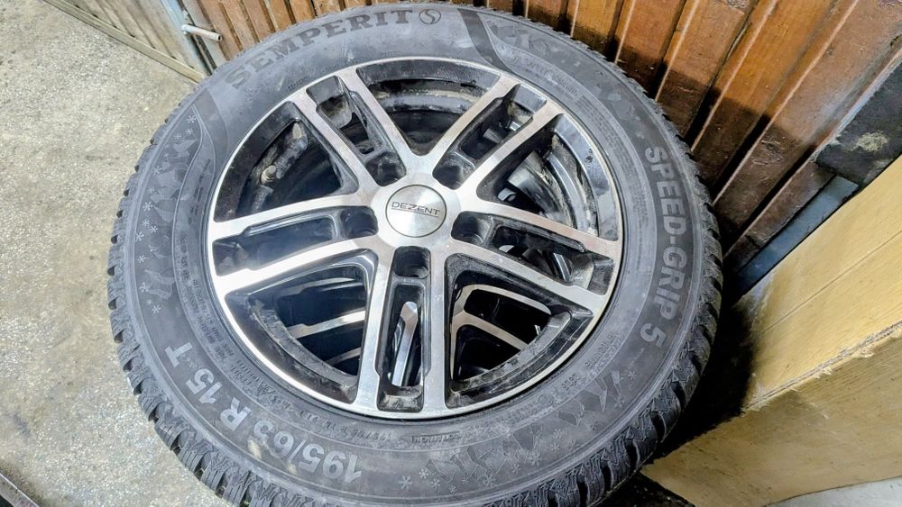 195 65 15 Гуми с или без джанти 5х114.3