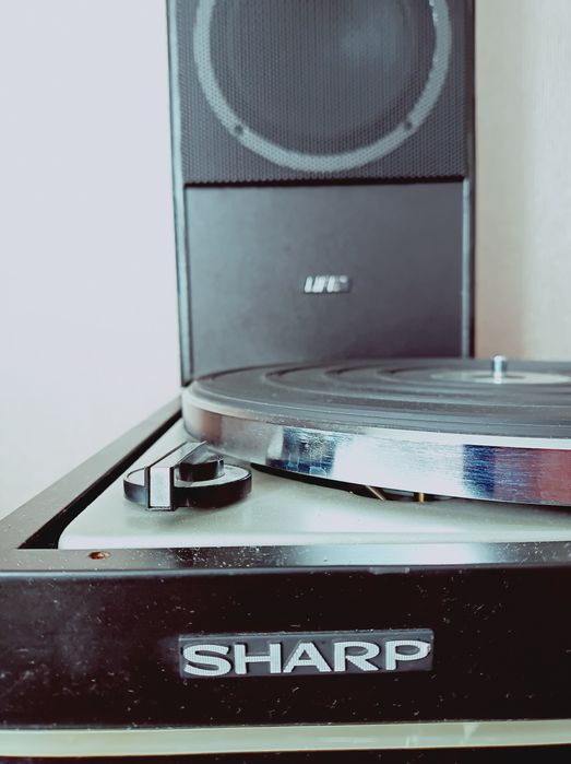 Combina muzicala Sharp fără boxe, vintage.