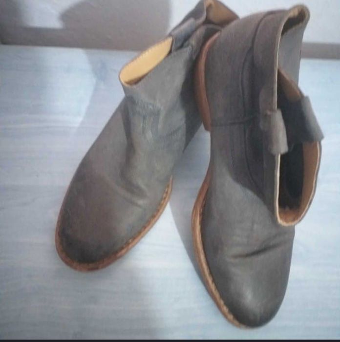 Ghete din piele naturală, gen ciocate, mărimea 38