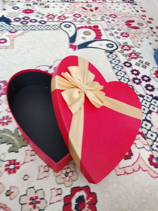 Подарочный каробка