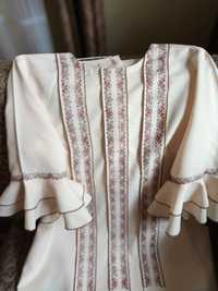 Продавам блуза с българска бродерия