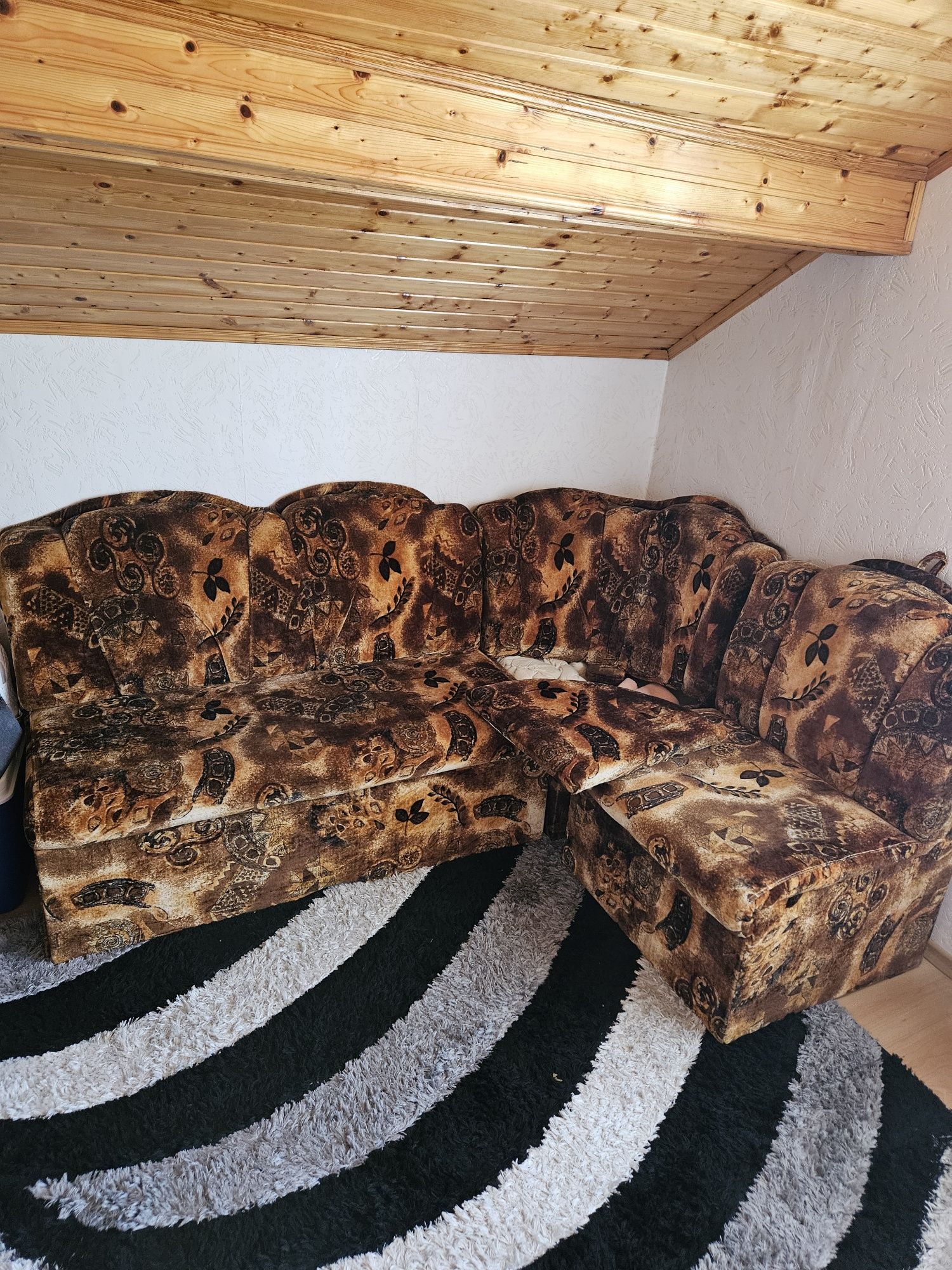 Кухненски ъглов диван с функция сън