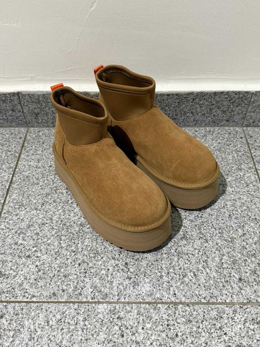 UGG Mini Dipper (36-40 pe stoc)