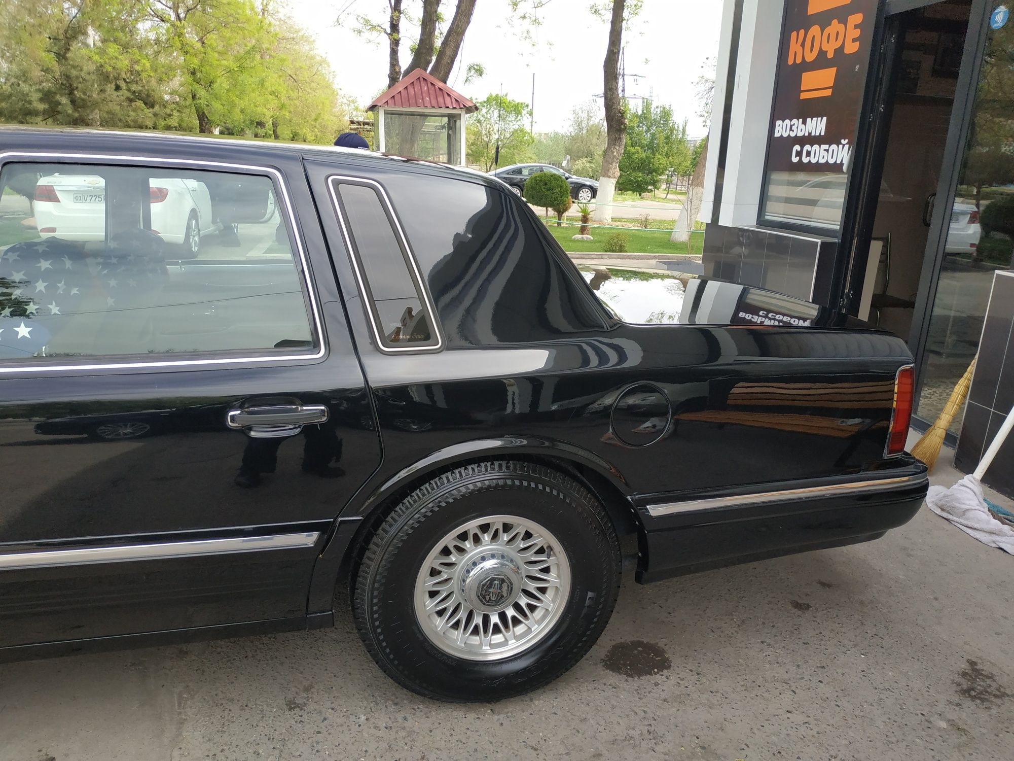 Lincoln town car