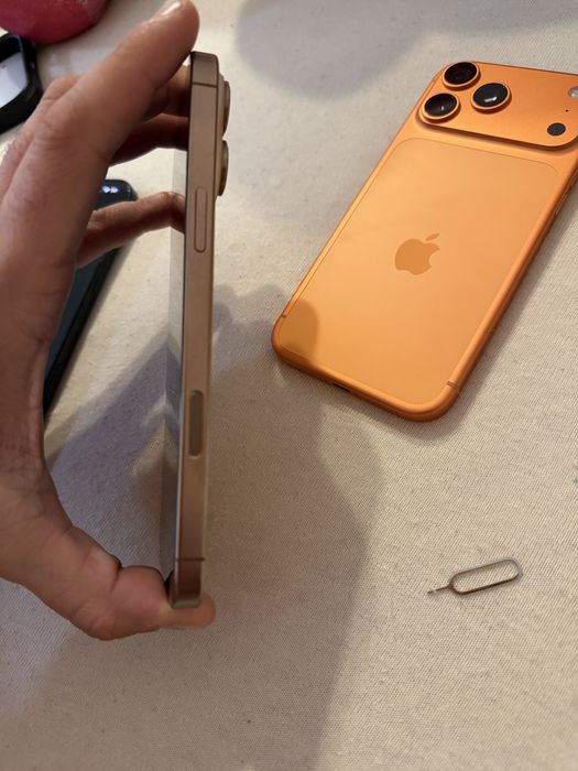 2 Iphone 16 pro max 512 GB black si gold