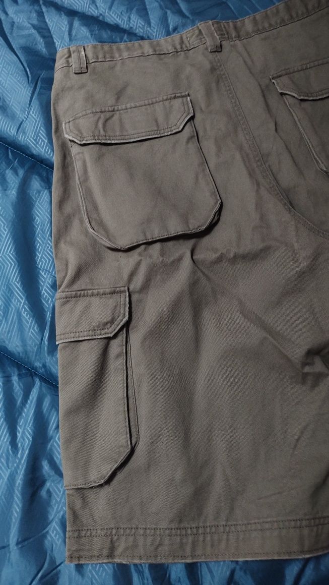 Pantaloni scurti barbati cargo masura 36(L)