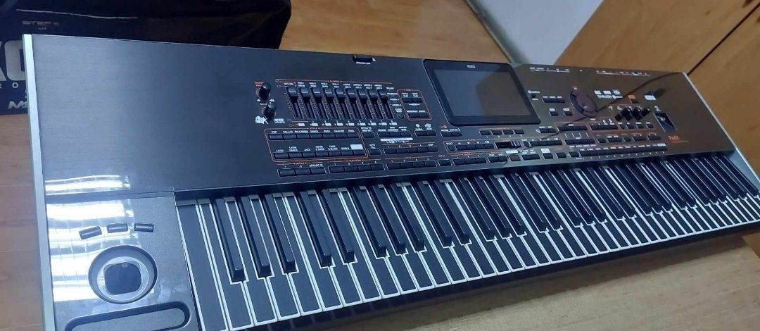 Vând (schimb cu korg pa5) Korg Pa 4 x pro International