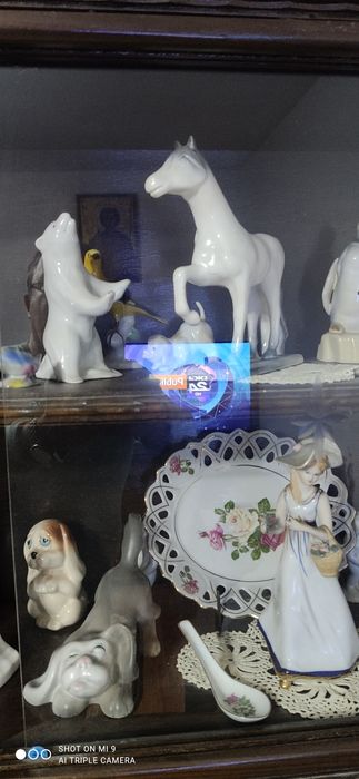 Vând colecție diverse figurine din ceramică vechi.