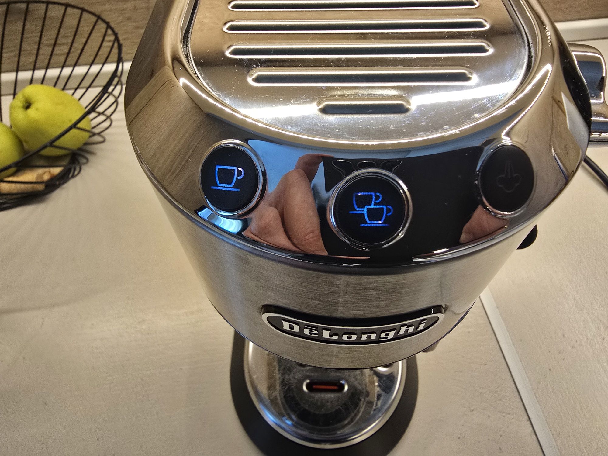 Кафе машина DeLonghi EC685.M DEDICA