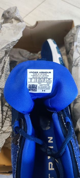 Vând adidași Under Armour