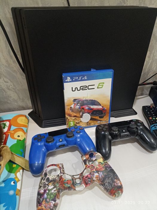 Игрова приставка пс 4 про