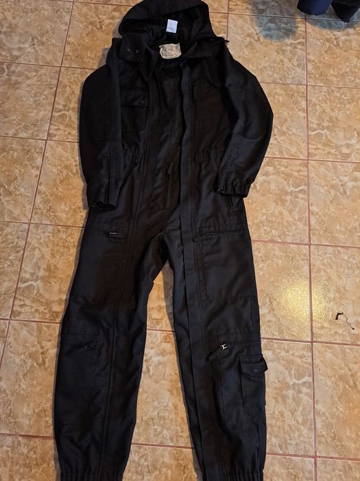 Combinezon impermeabil și ignifug