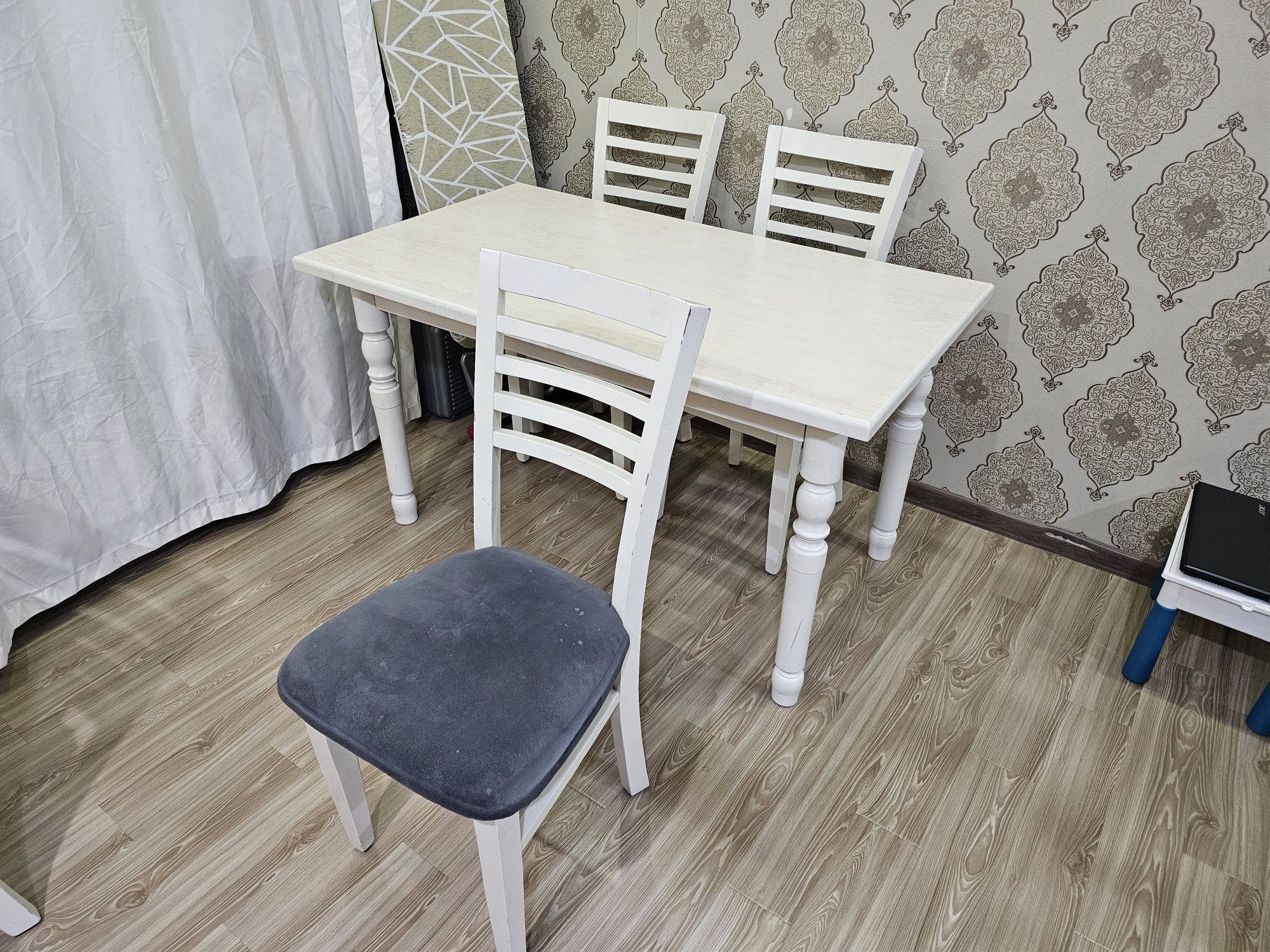 Продам  стол стулья комплект
