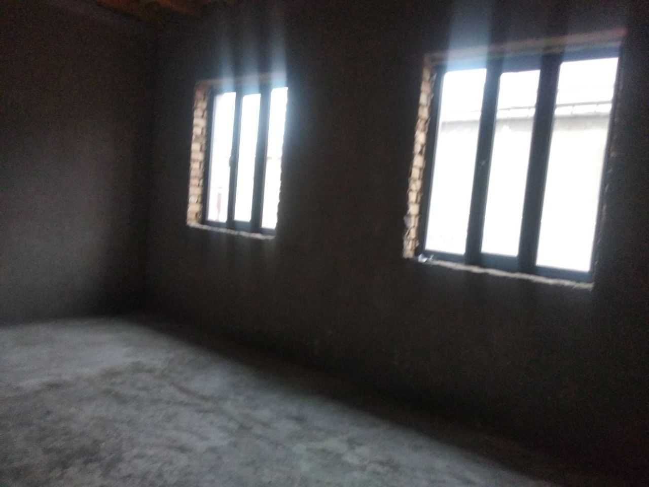 fayzabod maxala 2.5 sotuli xovli 5 xona+podvoli bilan sotiladi