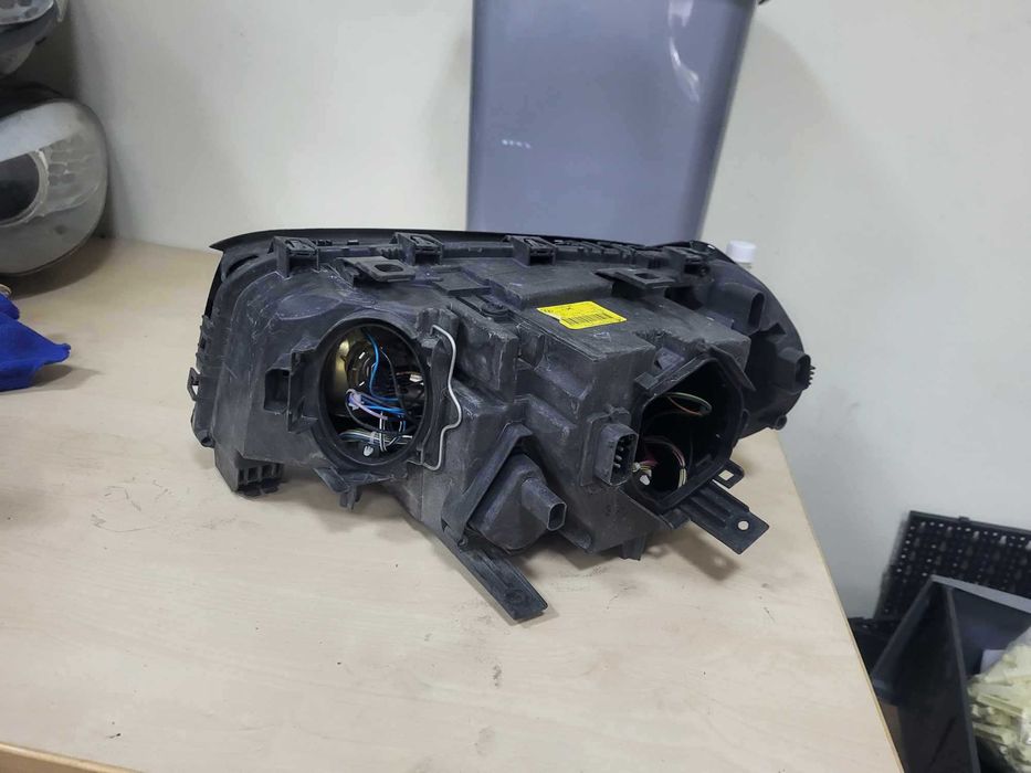 Десен фар BMW X3 E83 ксенон завиващ desen far бмв 3 83