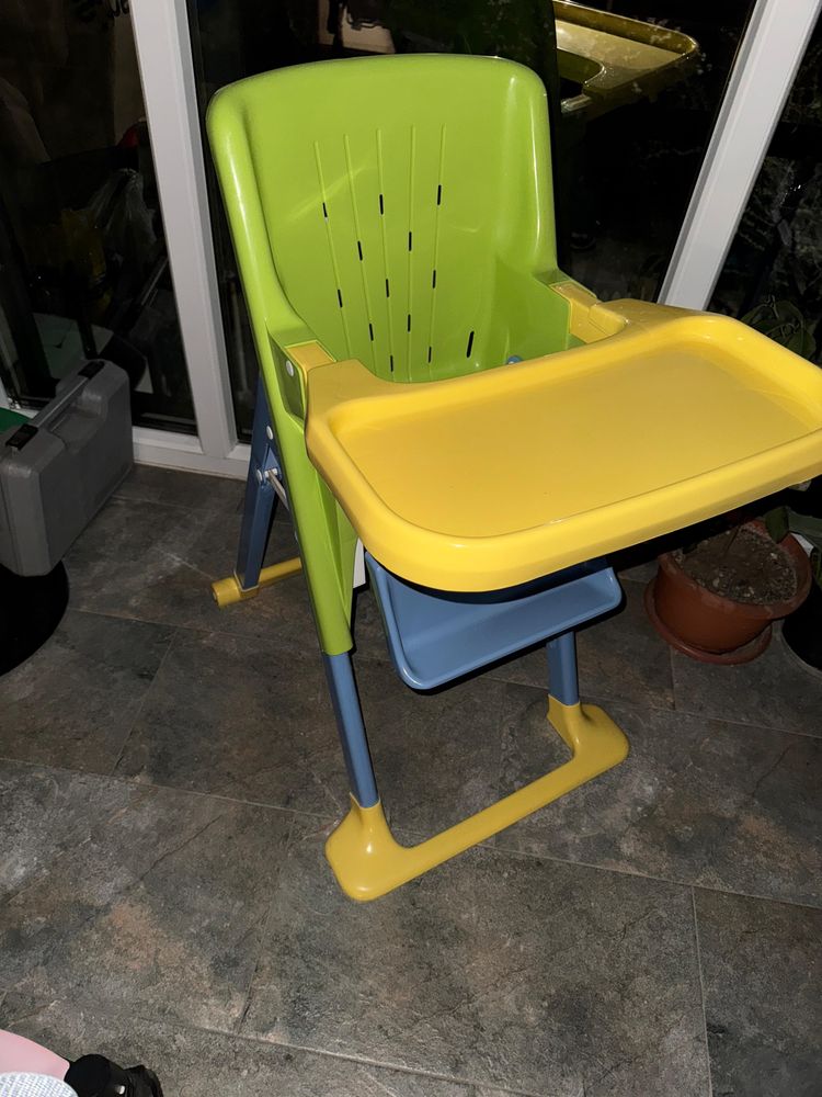 Scaun de masa bebelusi