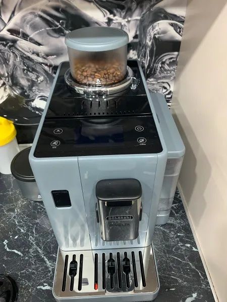 Кофемашина DeLonghi Rivelia EXAM440.55.B / BG/ G / W