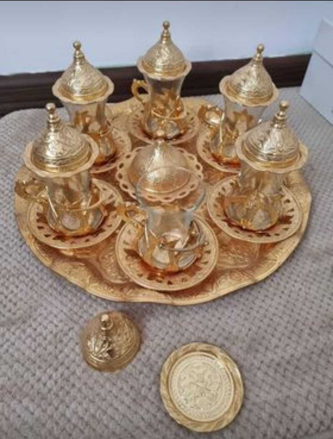 Set auriu pahare pentru ceai