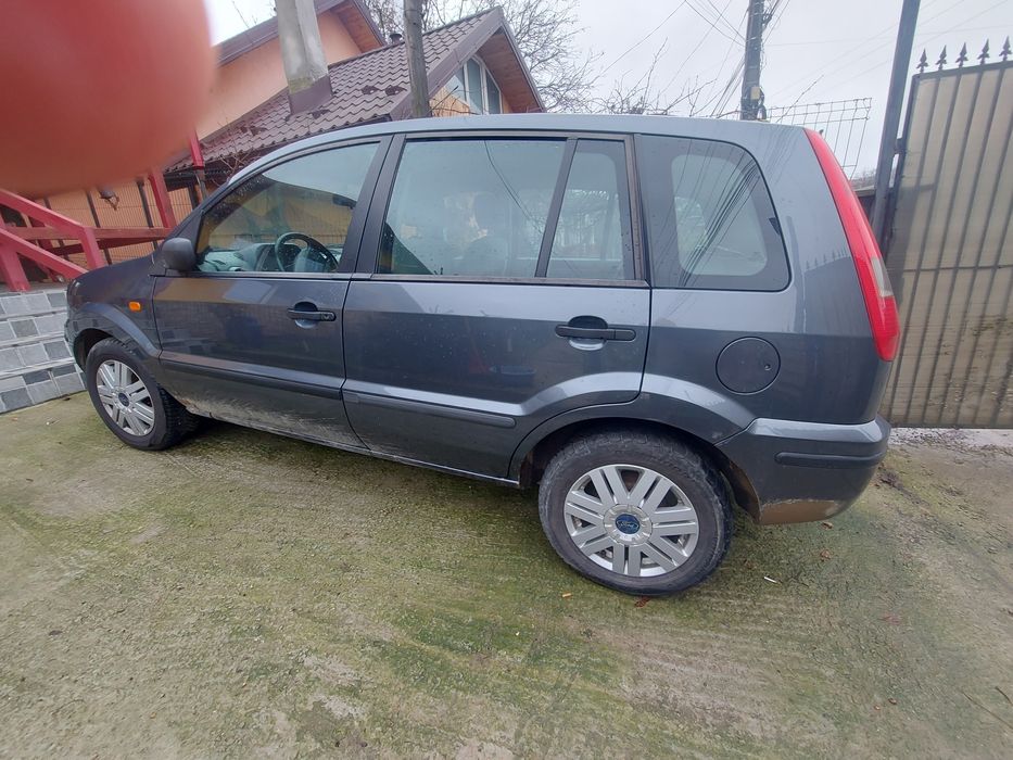 Vând Ford fusion  2003